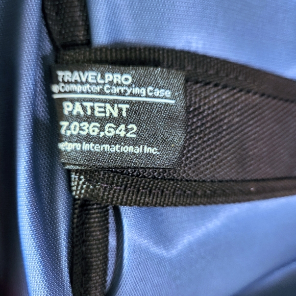 Travelpro Canvas Crossbody Laptop Case Black - Picture 10 of 11